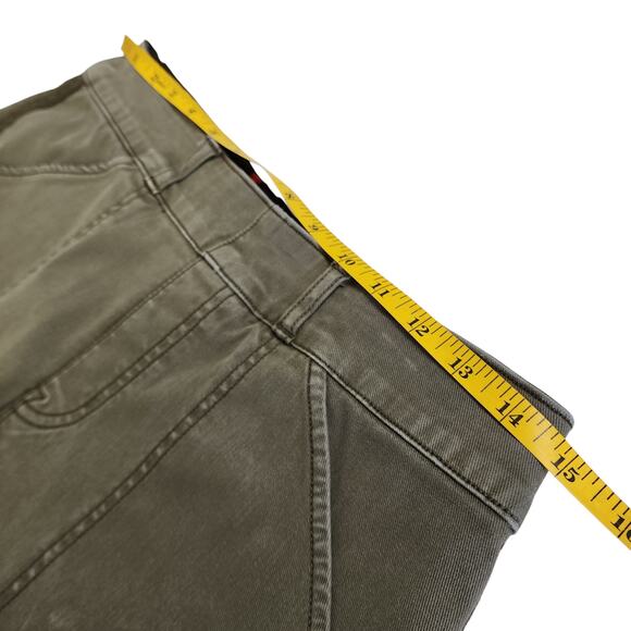 Spanx Womens 6 Inch Stretch Twill Shorts Size Medium Olive Green Pull On Shaping - Picture 9 of 11